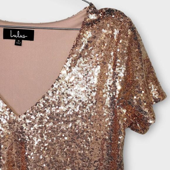 Lulus Dress Sz S Swiftie Sequin Short Sleeve Shift Vneck Glamour Princesscore Pa - Picture 8 of 11